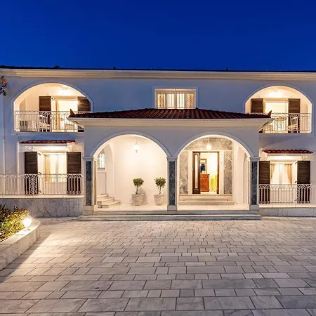 Aigli Айос-Кирикос