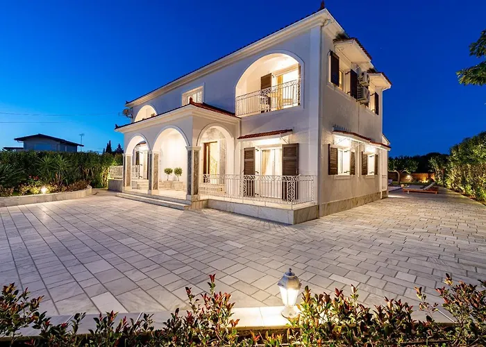 Aigli * Áyios Kírikos